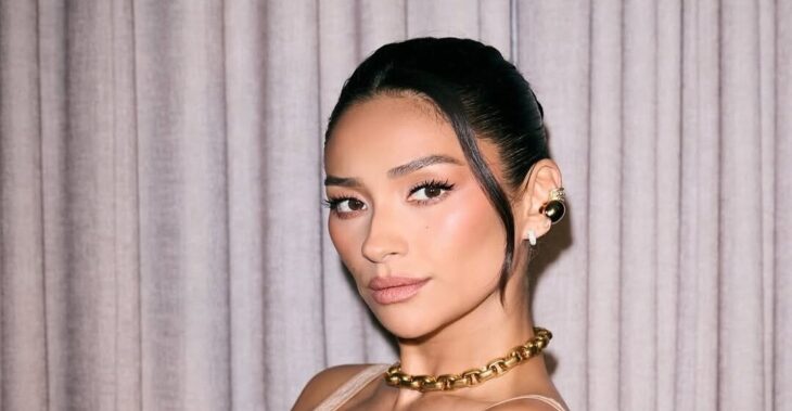 How Celebrity Makeup Artists Perfect the Blurred Lip Trend