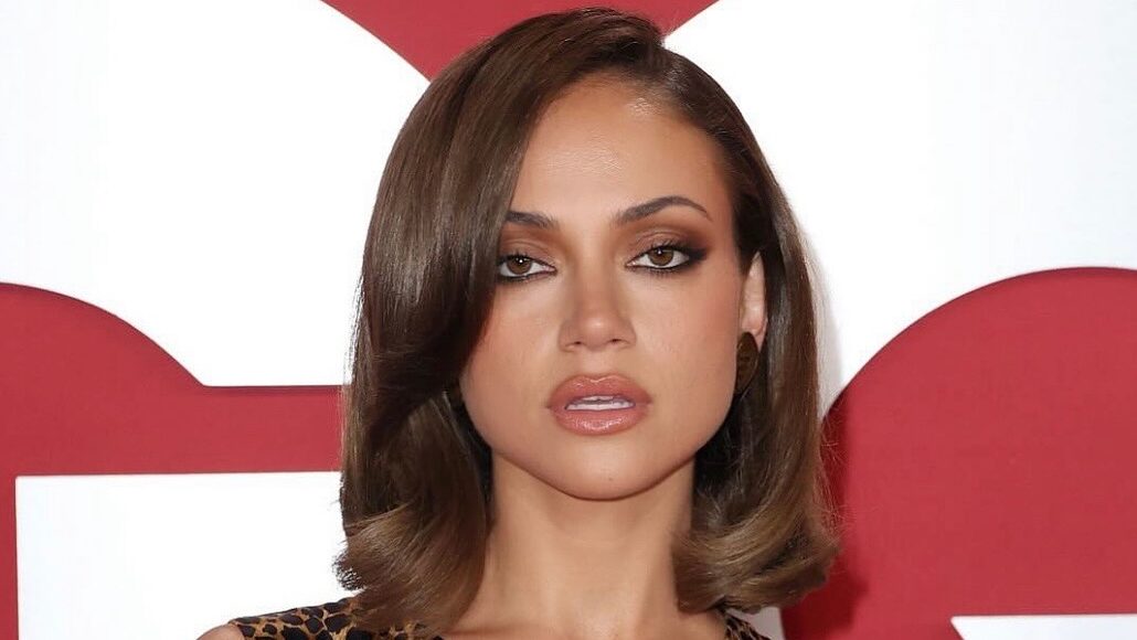 Side-Swept Bangs Are Back From the 2000s and Chicer Than Ever