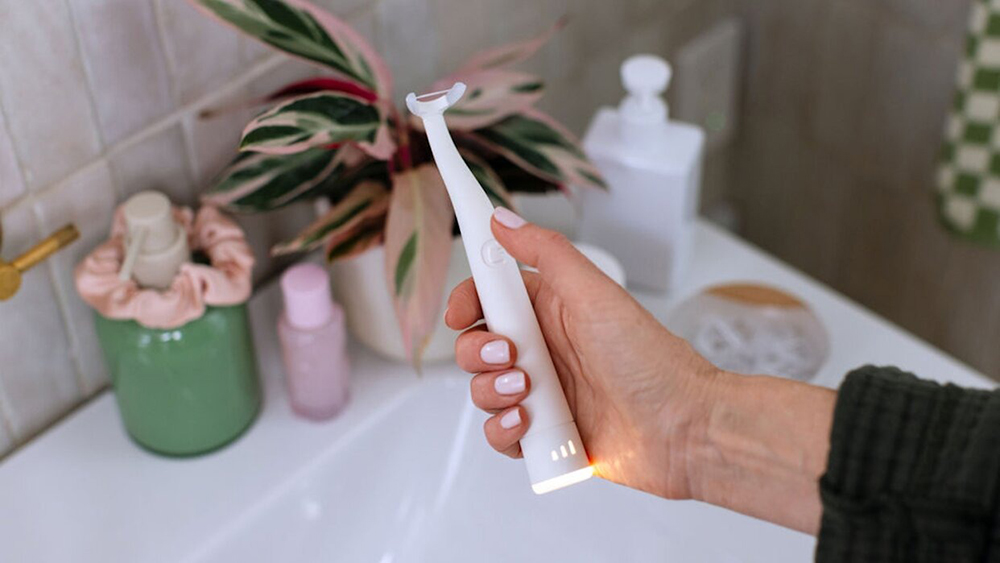 I Didn’t Think I’d Ever Love Flossing—Then I Tried Flaus