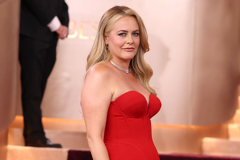 Alicia Silverstone’s Golden Globes Glam Nods to Classic Cinema Icons