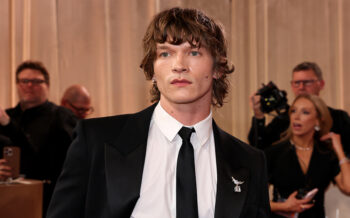 Your ‘Heated Rivalry’ Crush Wore Your Favorite Brow Gel and Skin Tint to the Golden Globes