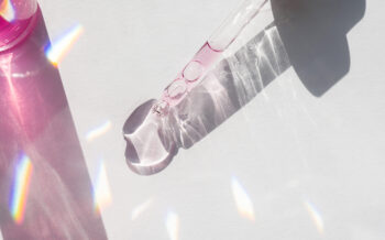 The Dewy Niacinamide Serum Our Readers Love at Every Age