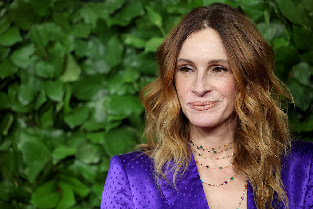 Julia Roberts’ New Golden-Copper Hair Color Is ‘Giving Glow’