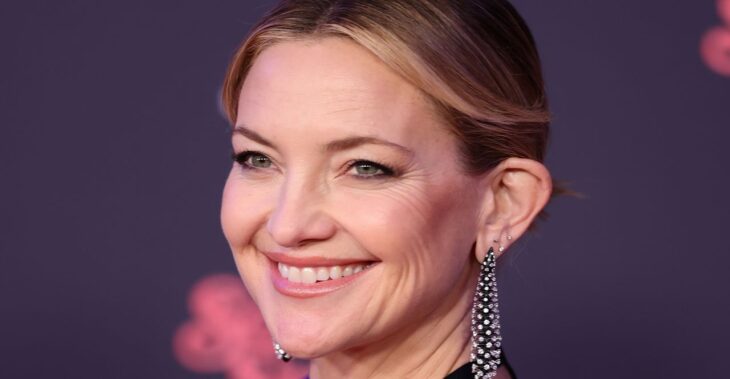 Kate Hudson's Navy Blue Aura Nails are Such a Good Vibe—See the Photos